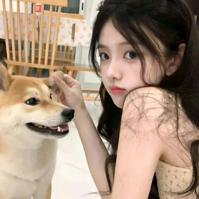 圆肚子女孩